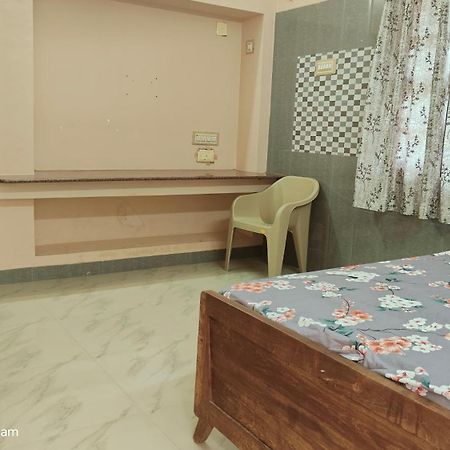 Selvams Home Stay Tiruchchendur Exterior photo
